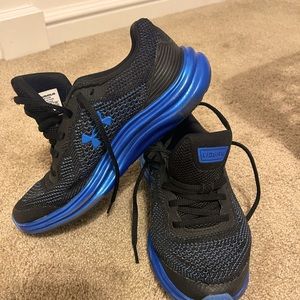 Lightly used boys Under Armour Liquify sneakers.